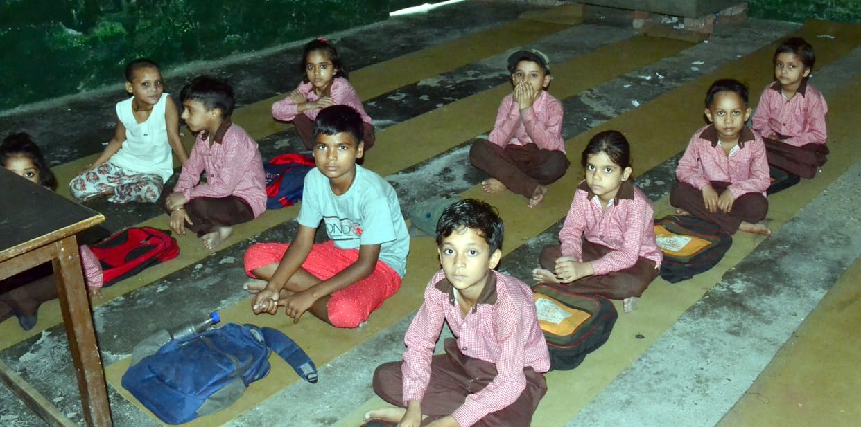 Students studying in 190 schools sitting on sackcloth