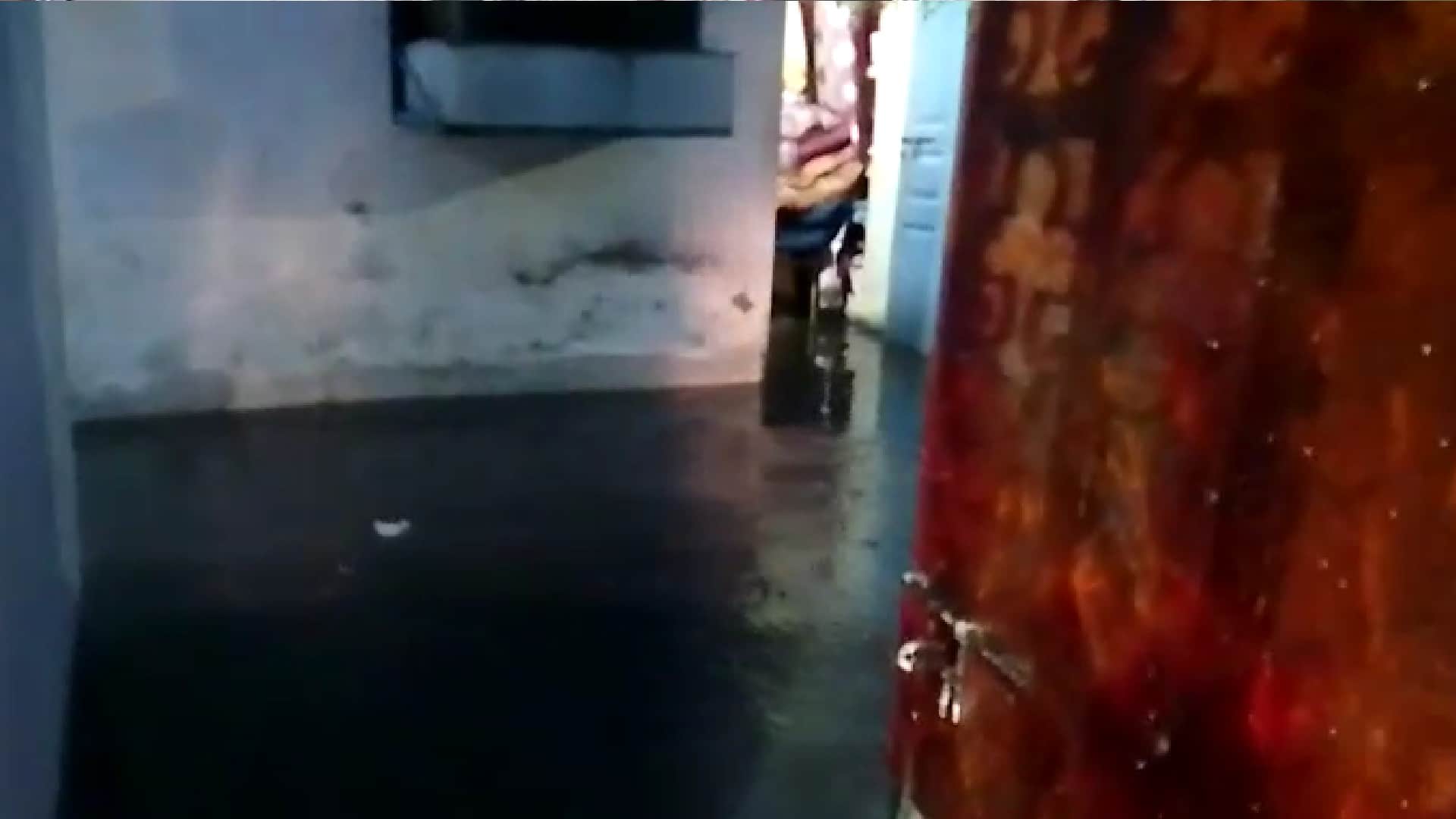 Jabalpur: A few minutes of rain opened the smart city's pole, the roads built in many areas of the city became ponds