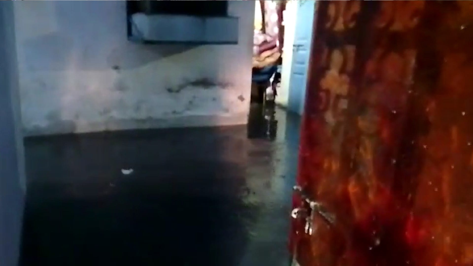 Jabalpur: A few minutes of rain opened the smart city's pole, the roads built in many areas of the city became ponds