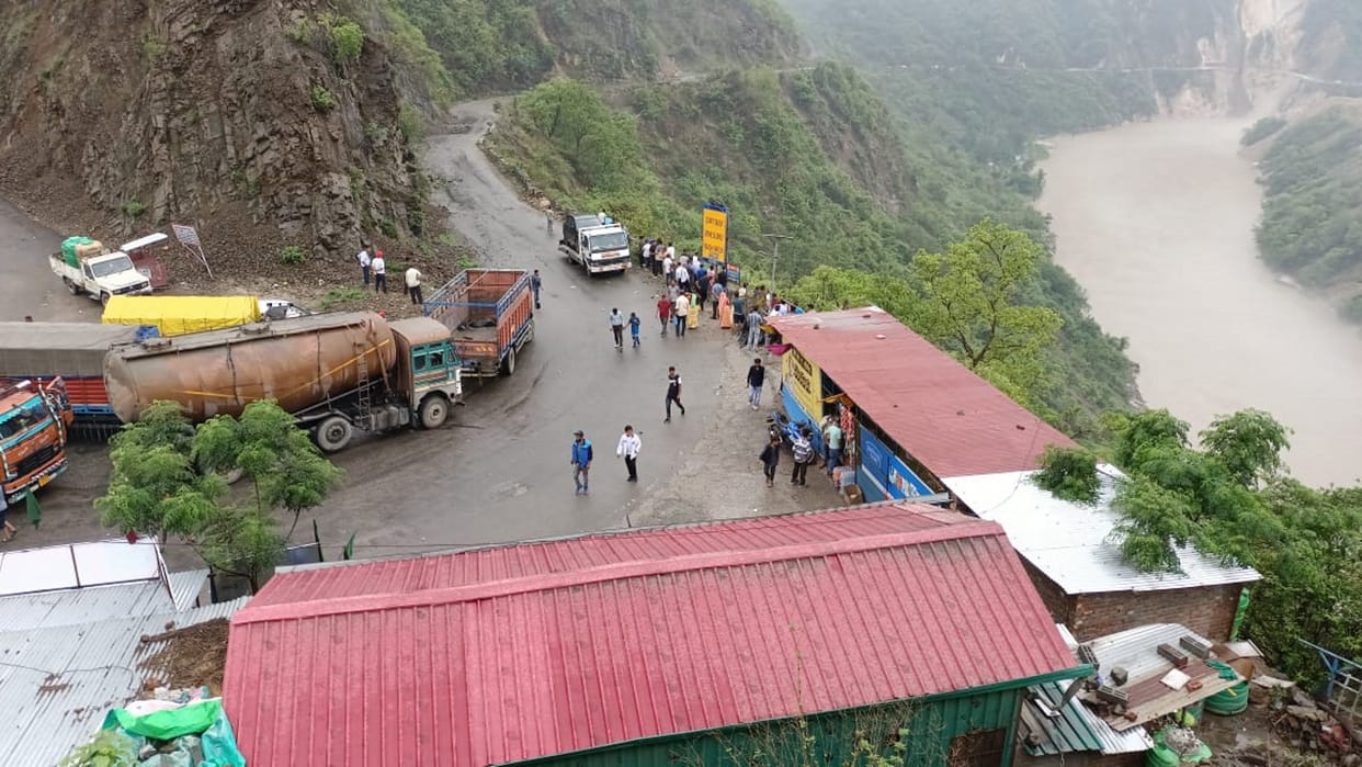 Rain in Uttarakhand, Badrinath Highway closed in Sirohbagad and Gaurikund Highway closed in Naulapani, brake on kedarnath yatra