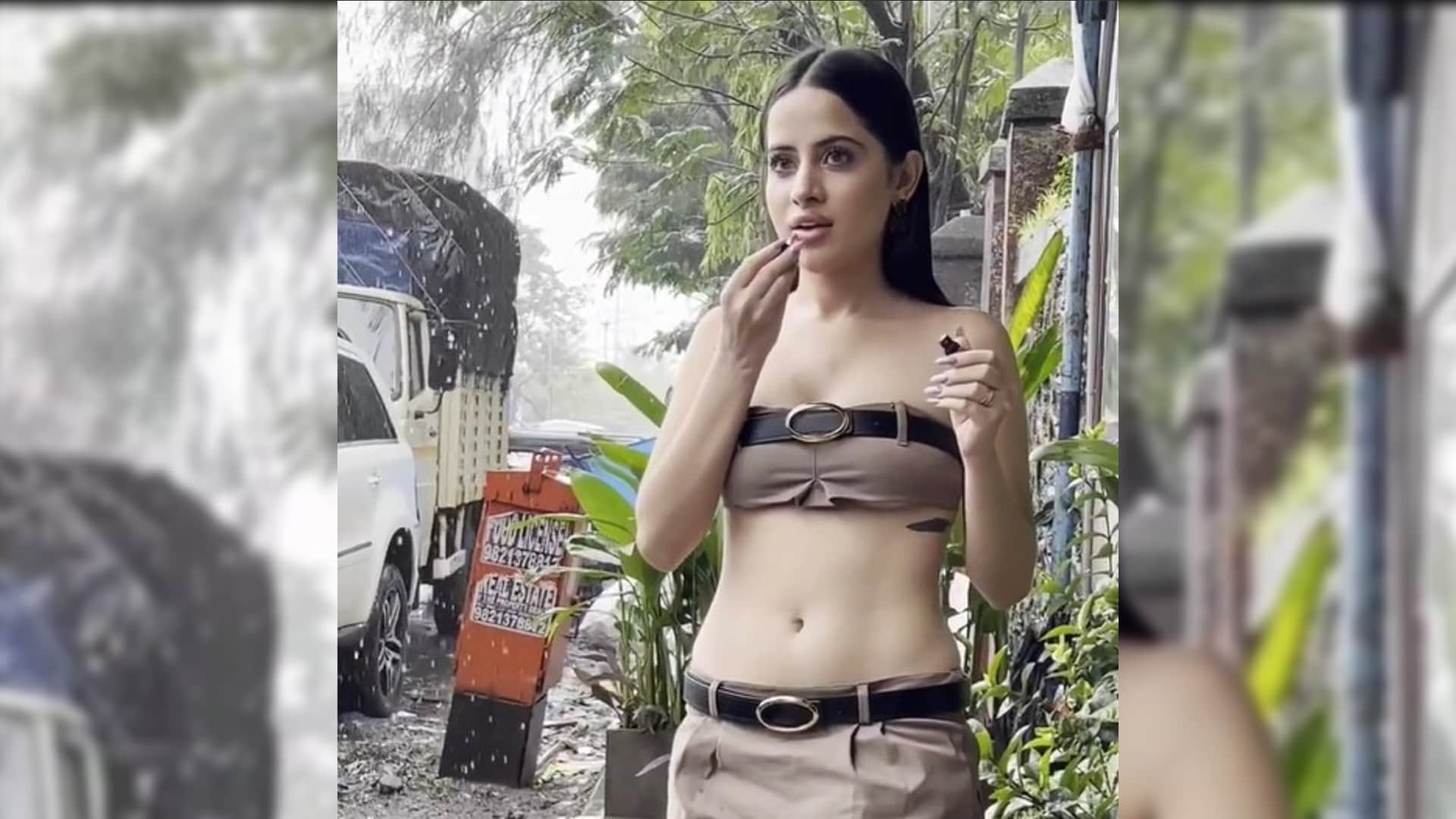 urfi javed bold look in rainy season users say Lipstick kha rakhi thi kuch notice kiya hills me