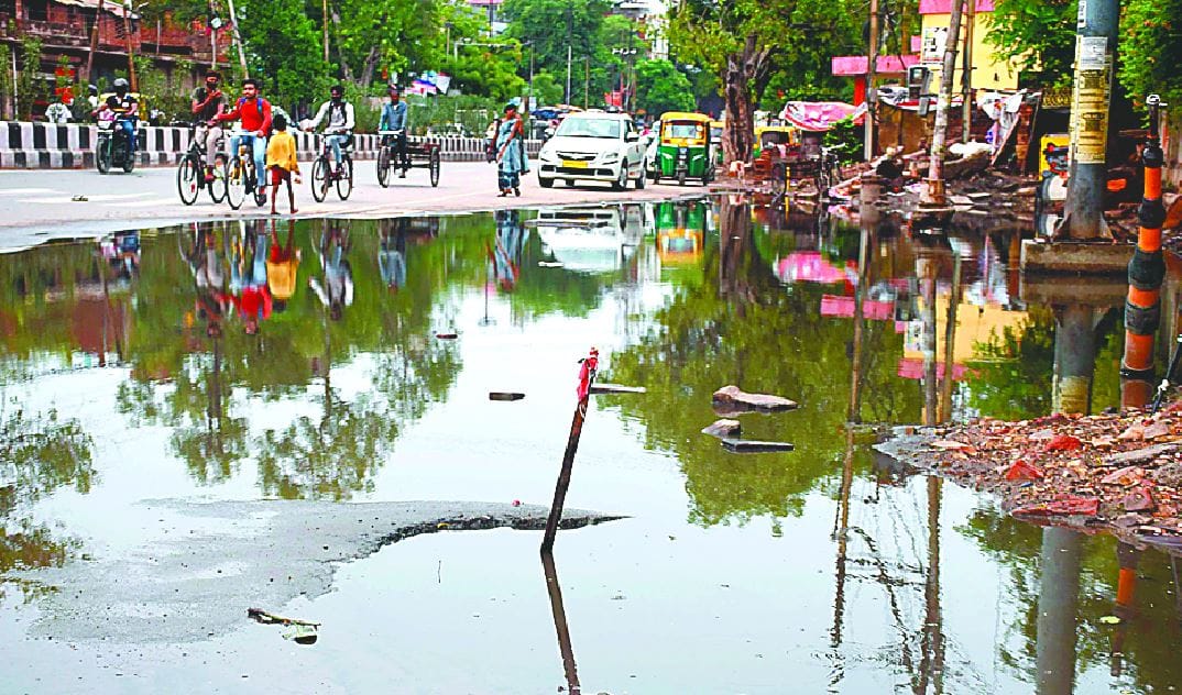 UP Monsoon Rain late night rain in varanasi temperature came down to 28 degrees mausam will remain same for some days