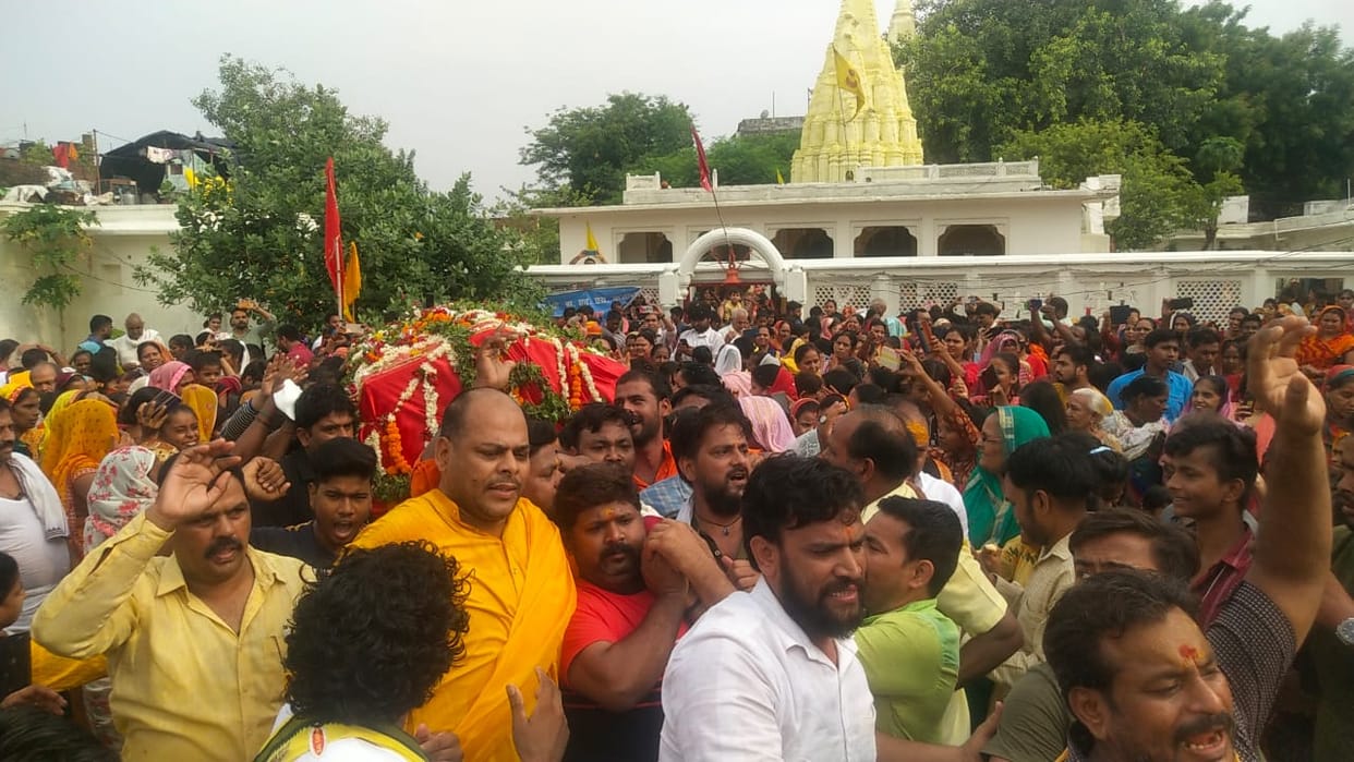 Rath Yatra 2022 Lord Jagannath came out in streets of Kashi with family in doli shringar yatra flowers