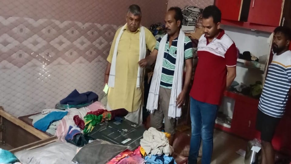 Thieves targeted the house of grocery businessman in agra