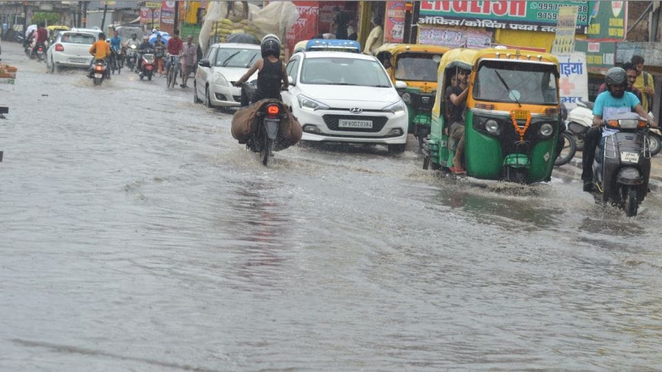 Waterlogging and Potholes on roads due to rain in agra