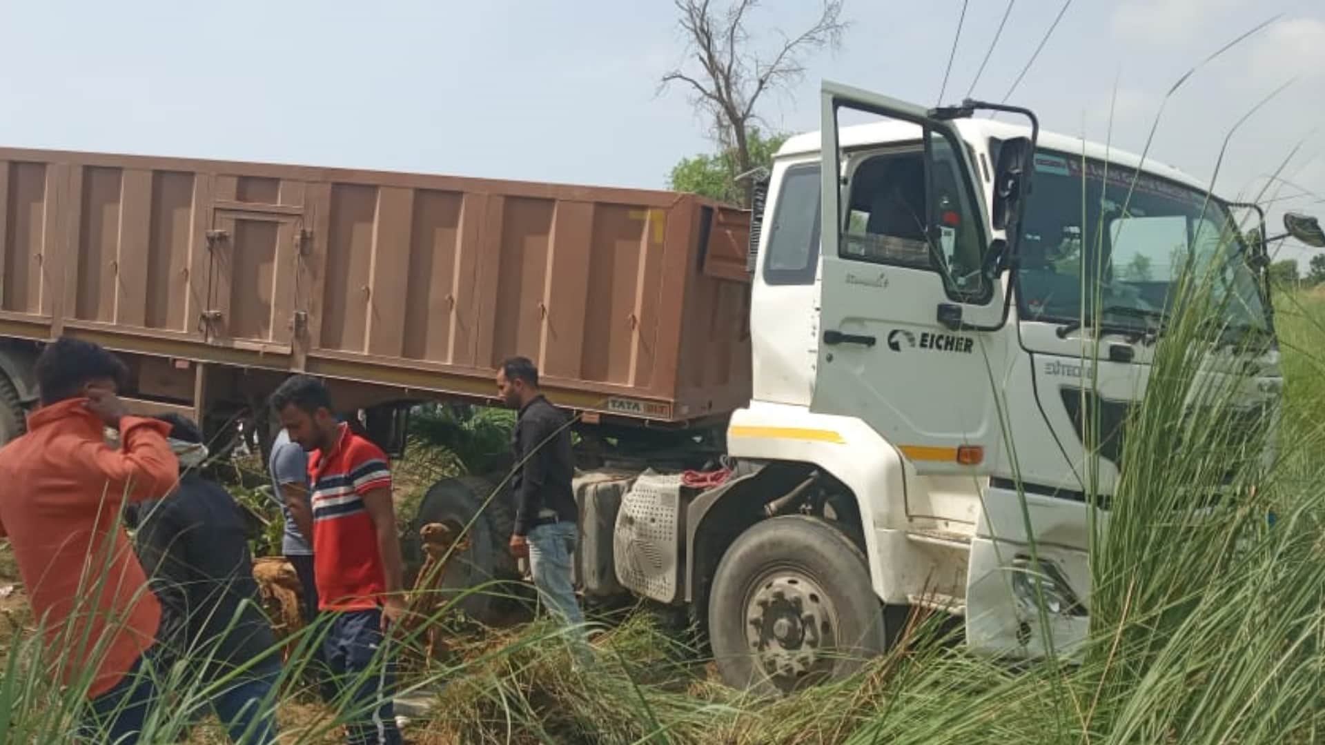 Five died in an accident in Sultanpur today.