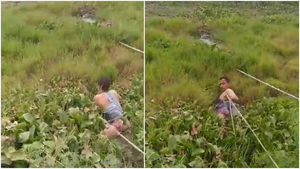UP policemen saved life 60 year old man trapped in swamp see pictures of rescue