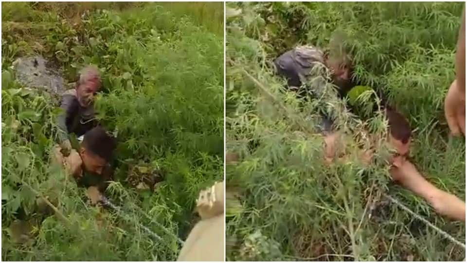 UP policemen saved life 60 year old man trapped in swamp see pictures of rescue