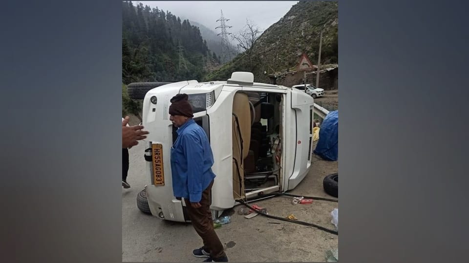 Amarnath yatri accident: Four Shri Amarnath pilgrims injured in road accident in Ramban banihal on Jammu Srinagar Highway