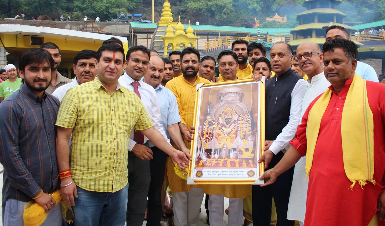 Leave the strike and return to work, zip workers will find a way out: CM