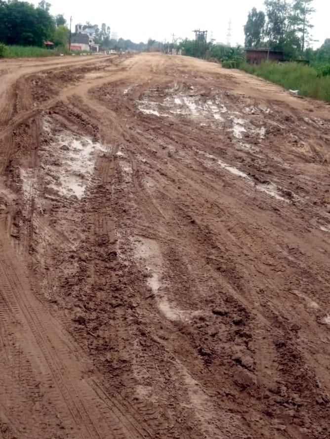 Difficult to walk on Bijnor-Kotwali road