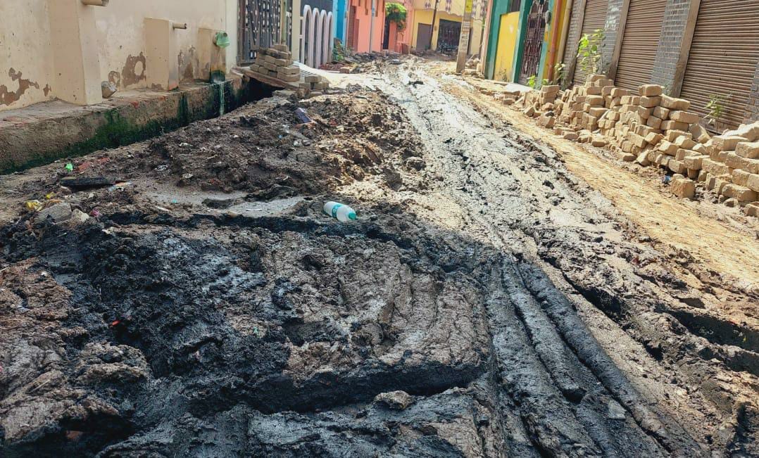 Roads turned into mud due to the negligence of Jal Nigam