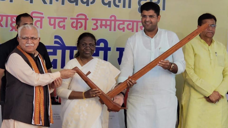 NDA candidate for Presidential election Droupadi Murmu meets Haryana CM Manohar Lal in Chandigarh 