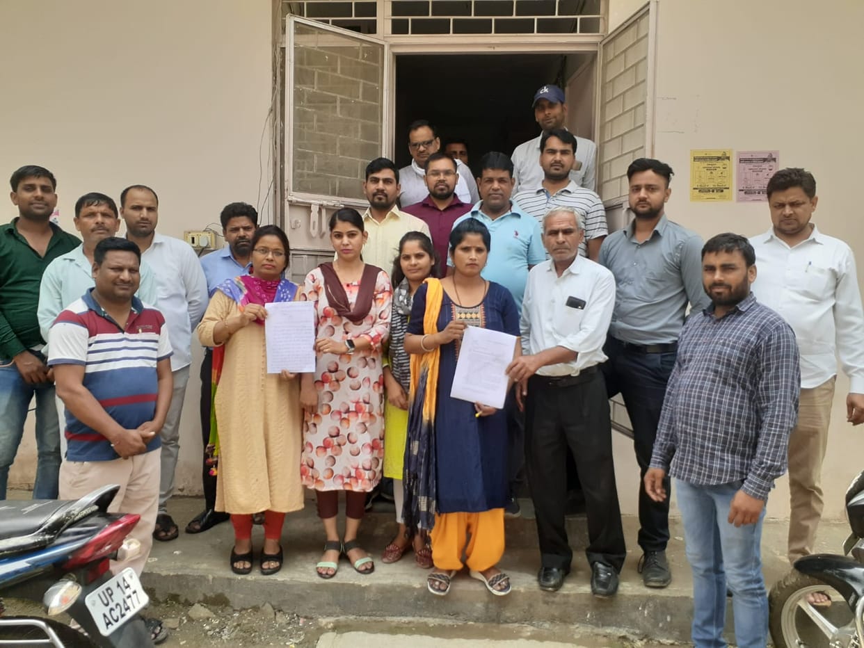 Demonstration of employees at XEN office