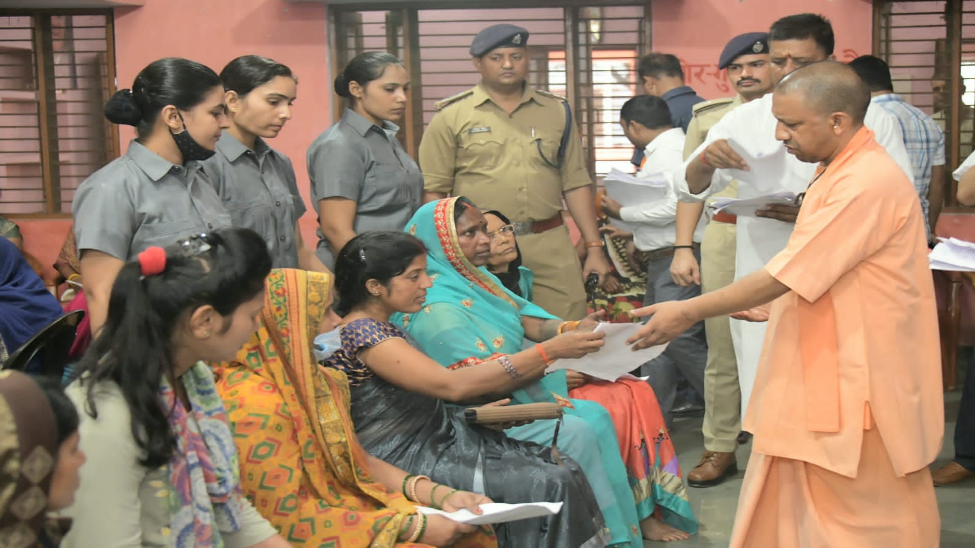 Janta Darbar CM Yogi listened to complaint