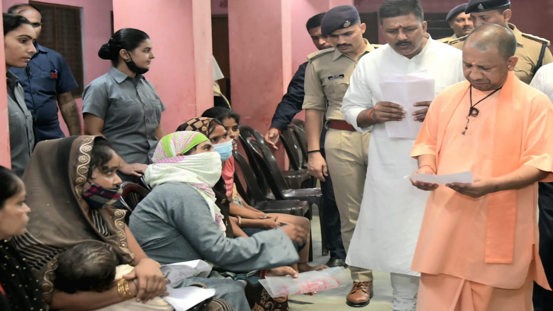 Janta Darbar CM Yogi listened to complaint