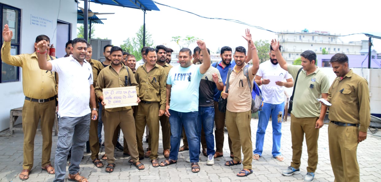 Conductor's union protest at Rampur of una