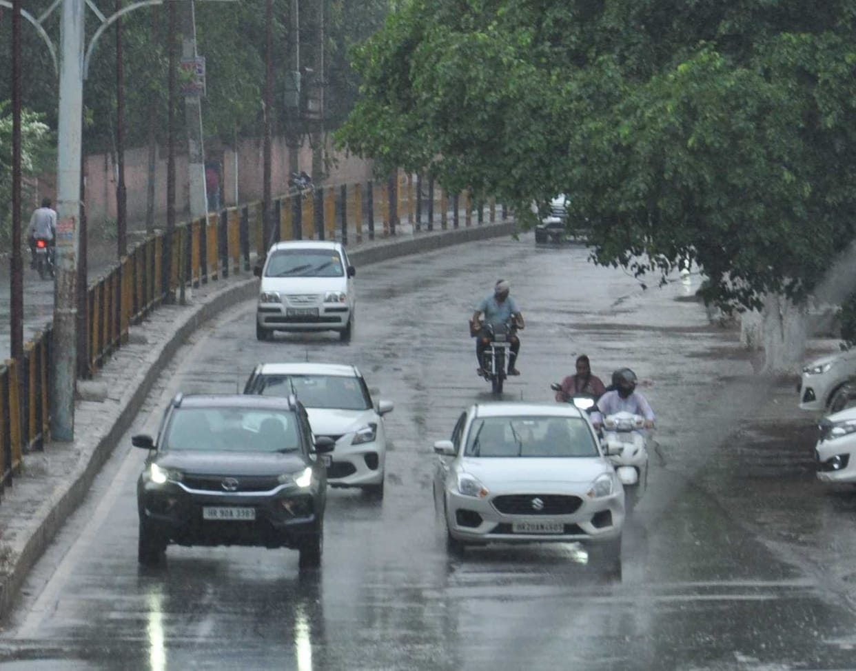 After 10 days, hisar's maximum temperature dropped below 35 degrees