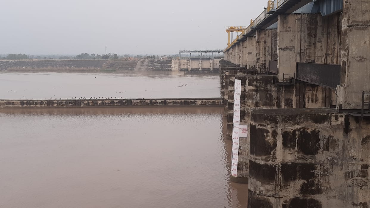 The water level of Yamuna river reached 6929 cusecs due to rain in the mountains.