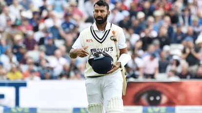 चेतेश्वर पुजारा आउट होकर पवेलियन लौटते हुए