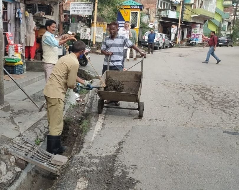 Cleaning of drainage drains started in Jogindernagar city