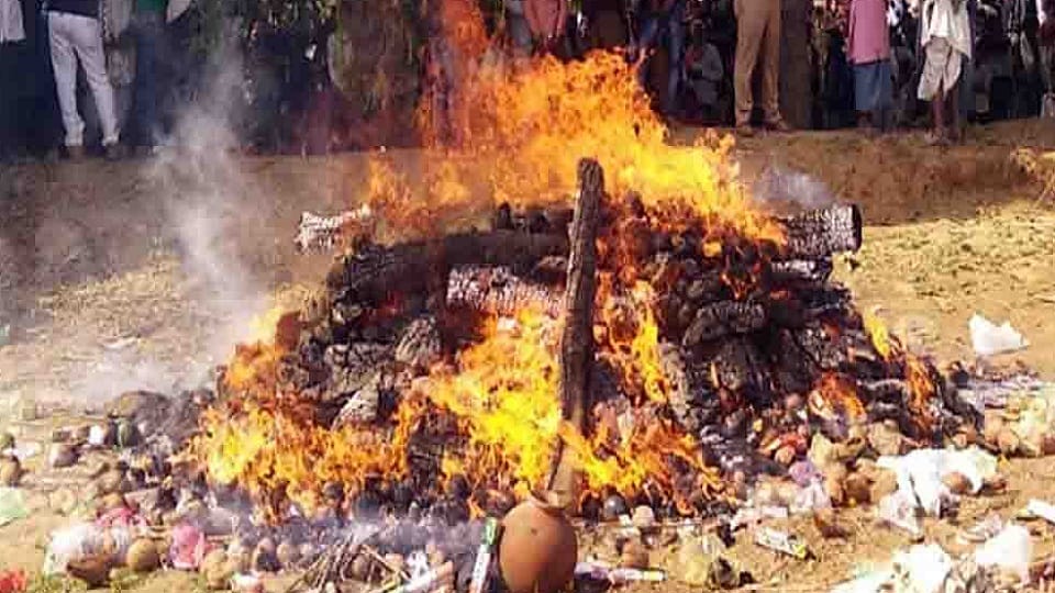 Married Woman Murdered For Dowry In etah Police Recovered Body From Burning Cheetah