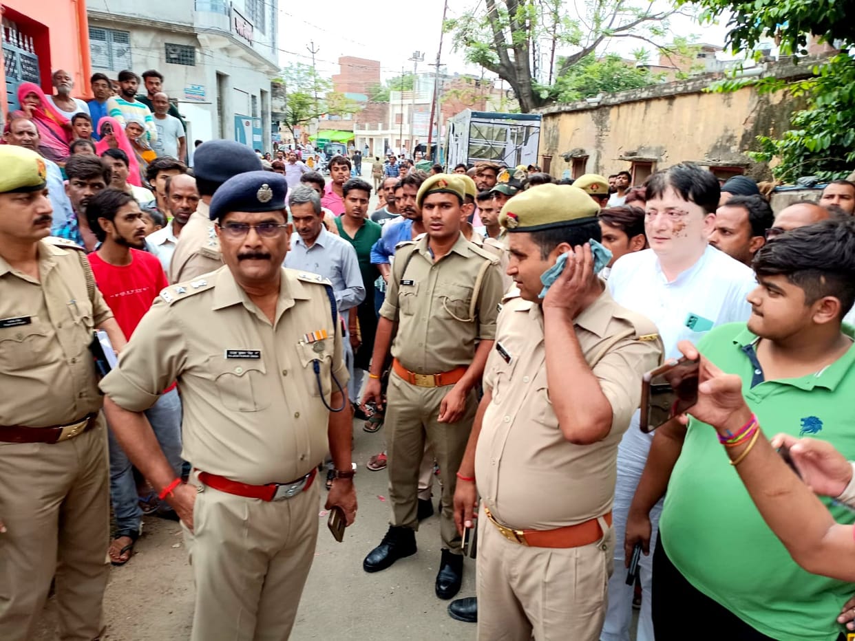The girl was murdered by slitting her throat after entering the house in Fatehpur, sensation in the area due to the incident in broad daylight