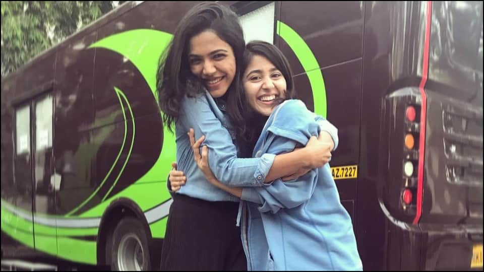 Mirzapur 3 Shweta tripathi aka golu shared photos with vikrant massey ali fazal know the detail about season 3