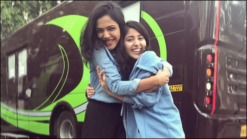 Mirzapur 3 Shweta tripathi aka golu shared photos with vikrant massey ali fazal know the detail about season 3