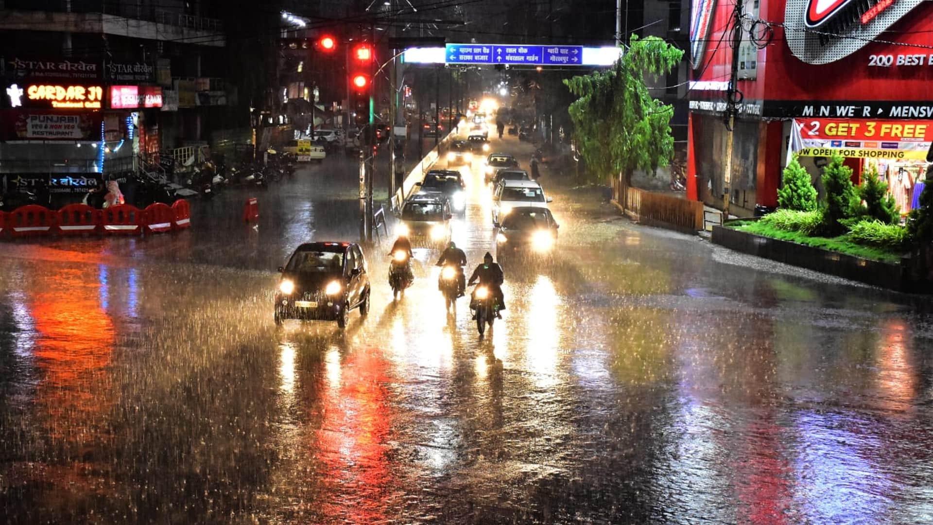 MP Weather Today: Incessant rains affected life, red alert issued in four districts of the state and 18 in orange