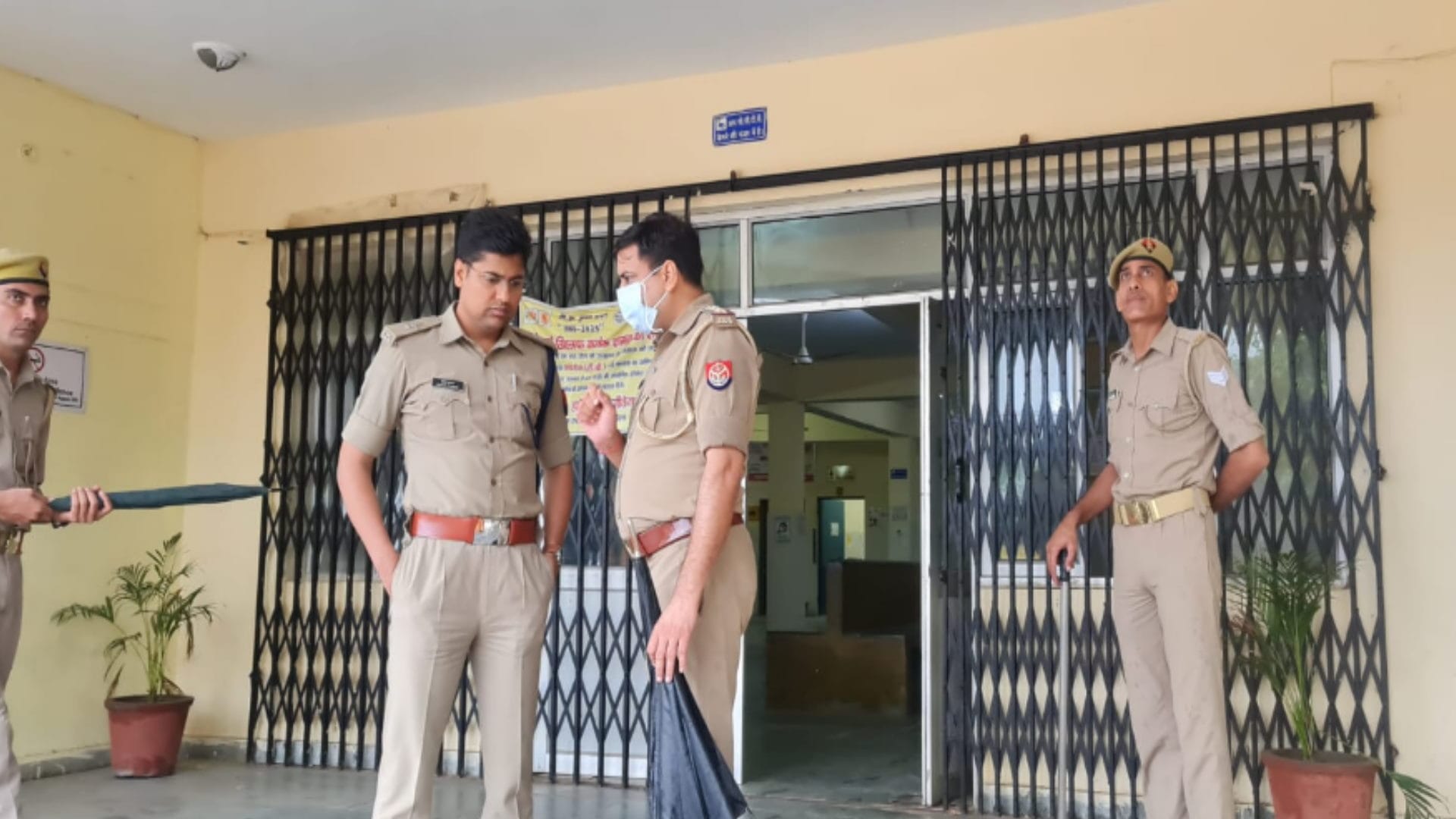 Now the family has been threatened after the murder of Sajid in Meerut