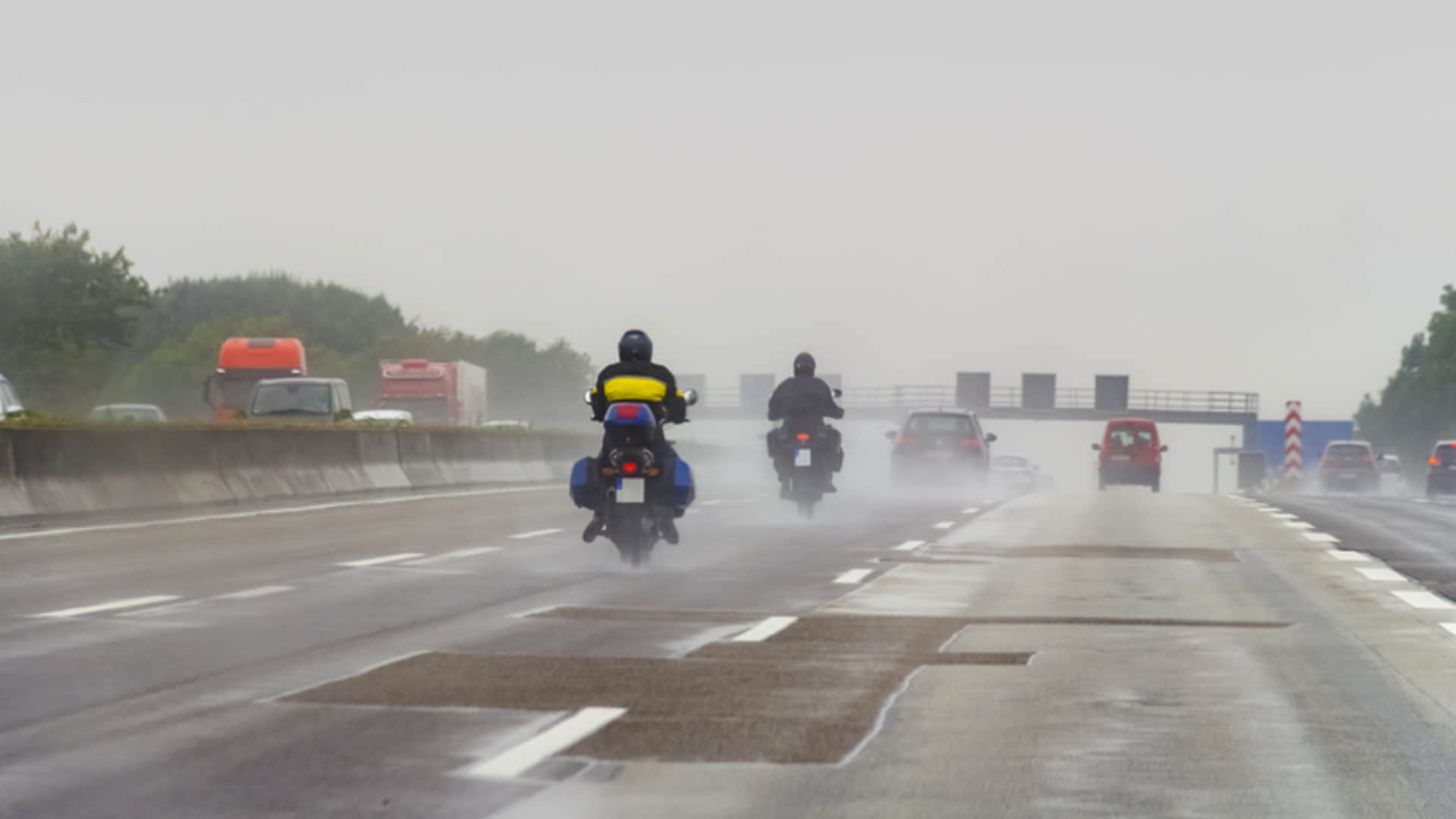 Monsoon 2022 Bike Tips and Tricks Keep These Things in Mind While Driving Bikes in Rainy Season