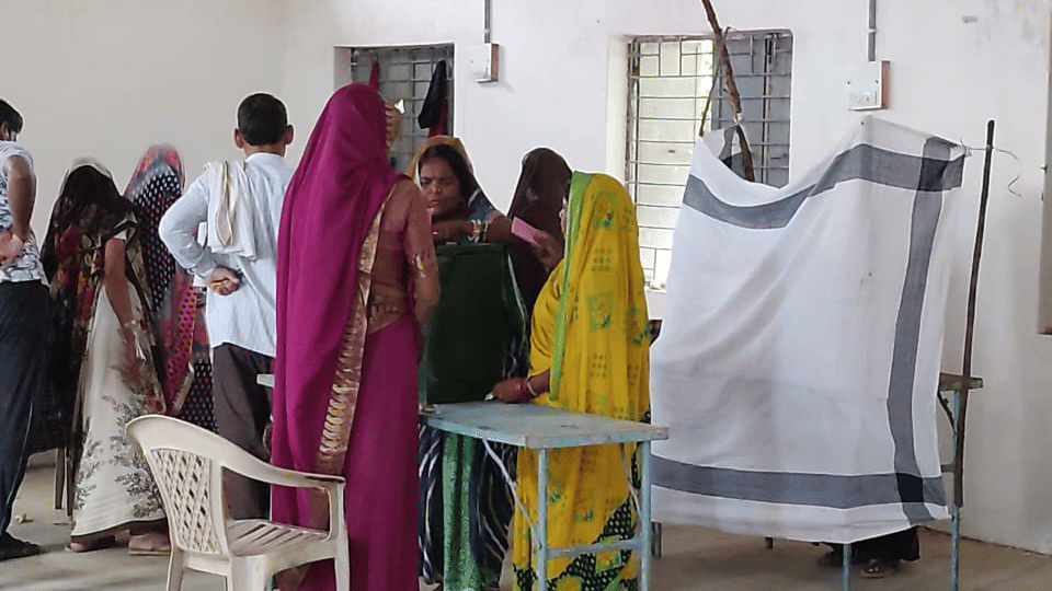 MP Panchayat Chunav: Enthusiasm shown in the second phase of voting, 104-year-old woman, Divyang also reached to cast their vote
