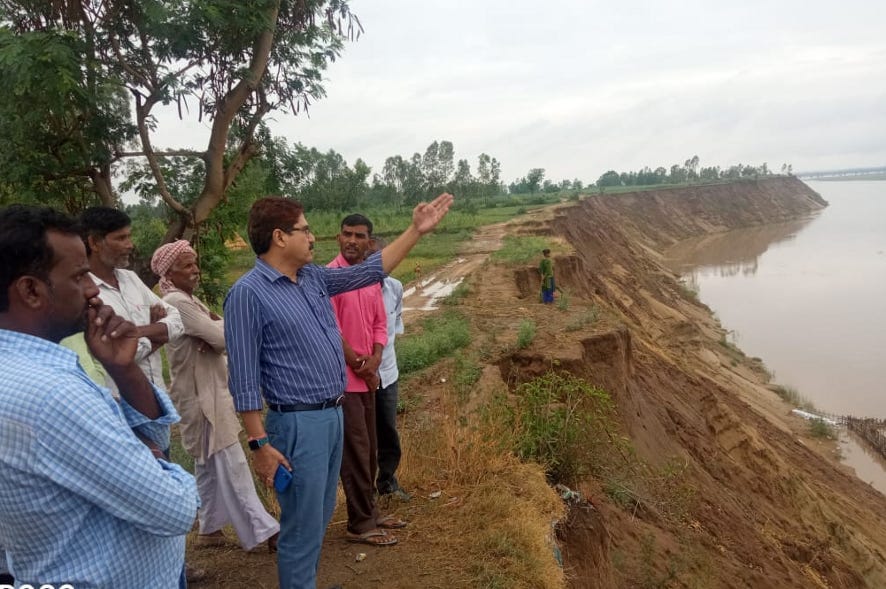 Administrative officers visited the Katan area of ??Gauspur