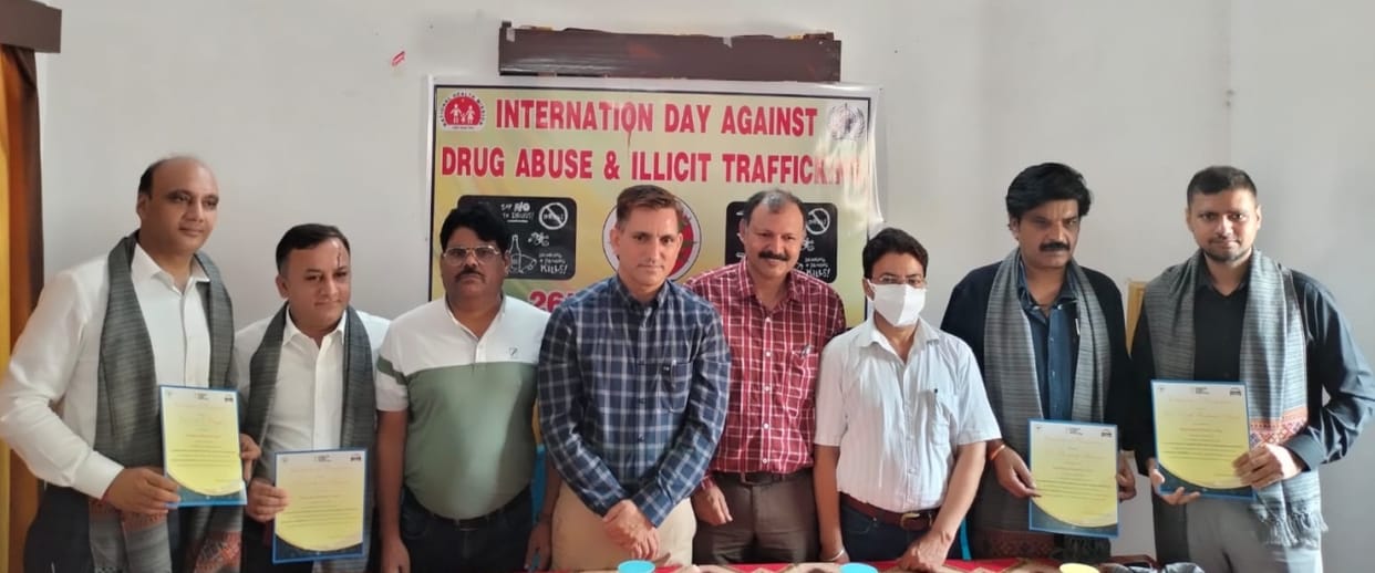 doctors honoured in nahan by dc