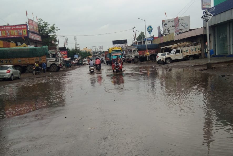 Waterlogging in places due to rain, water entered the houses