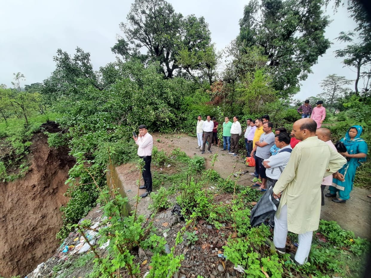 Four roads closed due to Lhasa collapse in Nagrota Bagwan, loss of 60 lakhs to Public Works Department