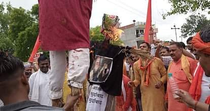 Organizations distraught over Kanhaiya's murder in Rajasthan, burnt the effigy of terrorism