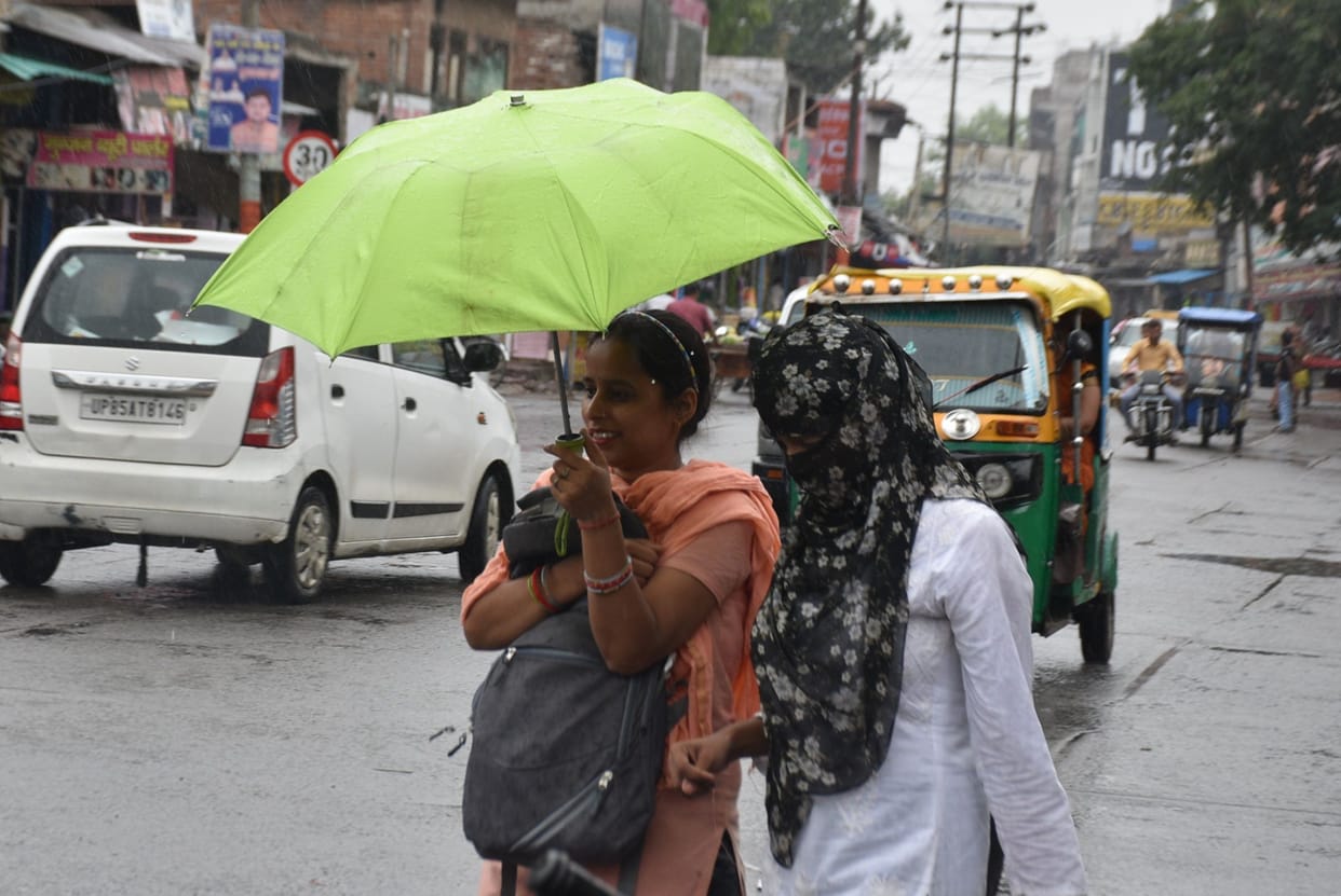 Drizzling rain brings heat, farmers happy