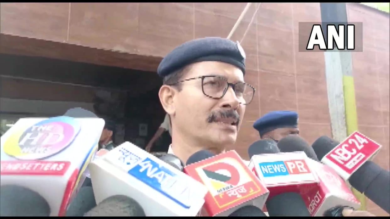 Bihar: A low-intensity blast reported in the civil court of Patna, one constable reportedly injured 