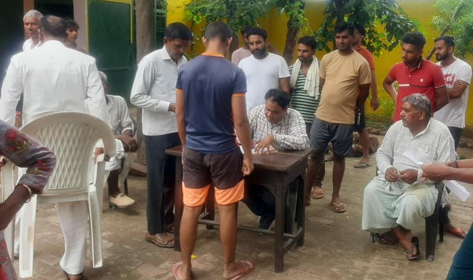 Uproar against the ration dealer in front of the investigating officer