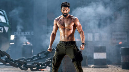 Rashtra Kavach Om Movie Review in Hindi by Pankaj Shukla Aditya Roy Kapur Sanjana Sanghi Prakash Raj Jackie Shroff Kapil Verma