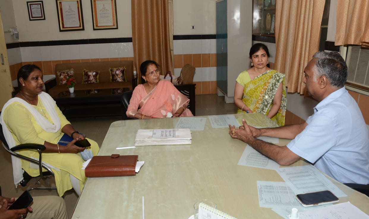State Women's Commission president met mother-daughter