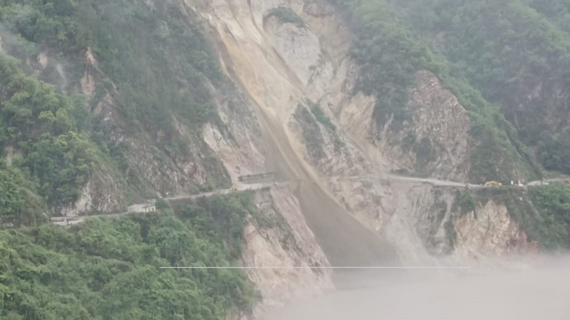 Weather Update: Rishikesh-Badrinath Highway closed in Sirohbagad, people moving at risk in Dharchula, Kedarnath-badrinath Yatra, See Photos