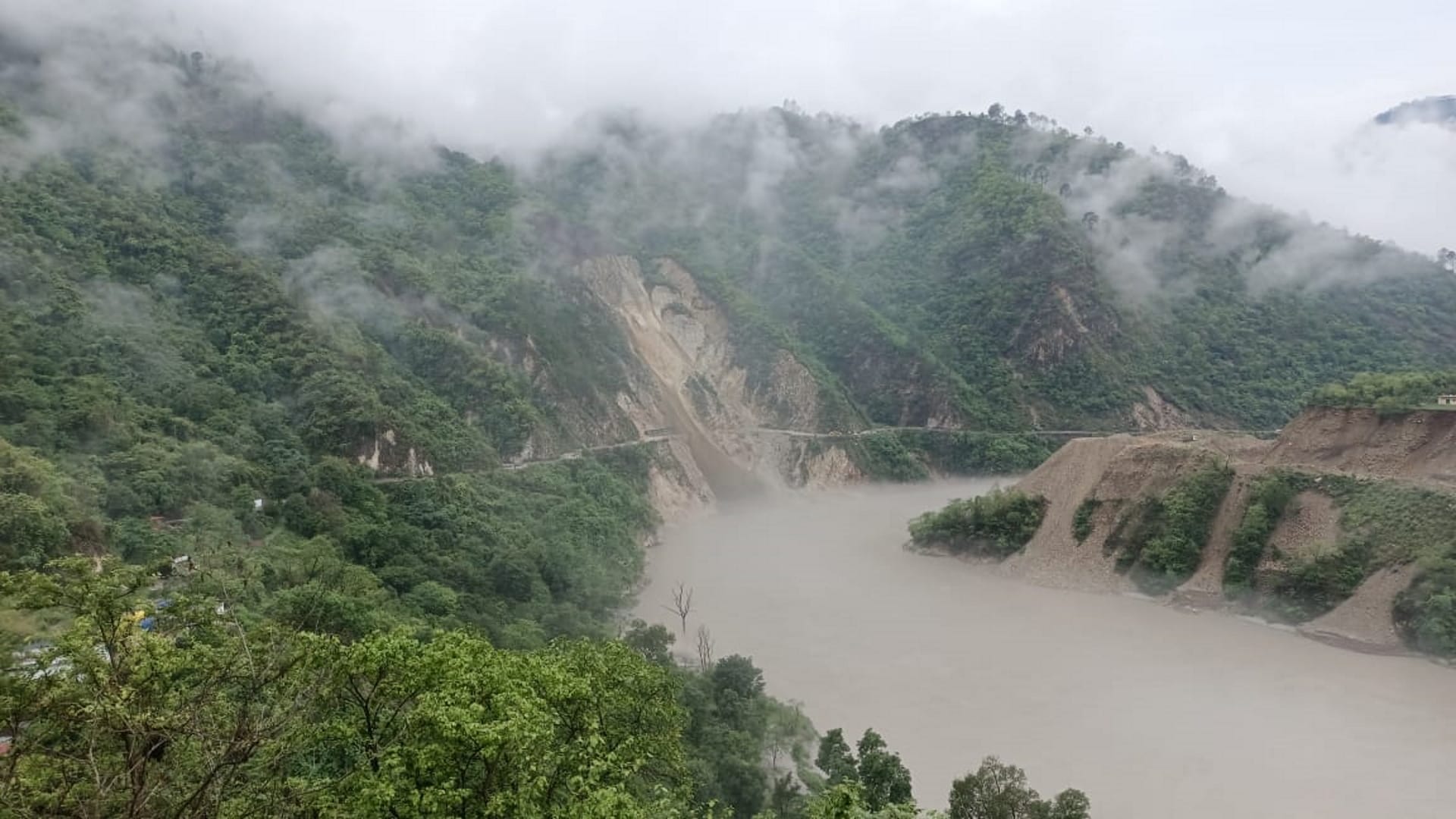Weather Update: heavy rain in Uttarakhand,161 roads closed including nine state roads due to rain