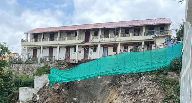 Four Homless after Wall Falls