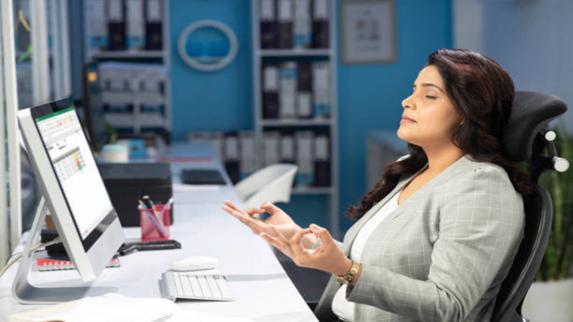 Vastu Tips For Workplace in hindi naver do these mistakes on Workplace