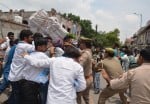 मथुरा। प्रदेश के मुख्यमंत्री योगी आदित्यनाथ का पुतला दहन करने से पूर्व एनएसयूआई कार्यकर्ताओं स?