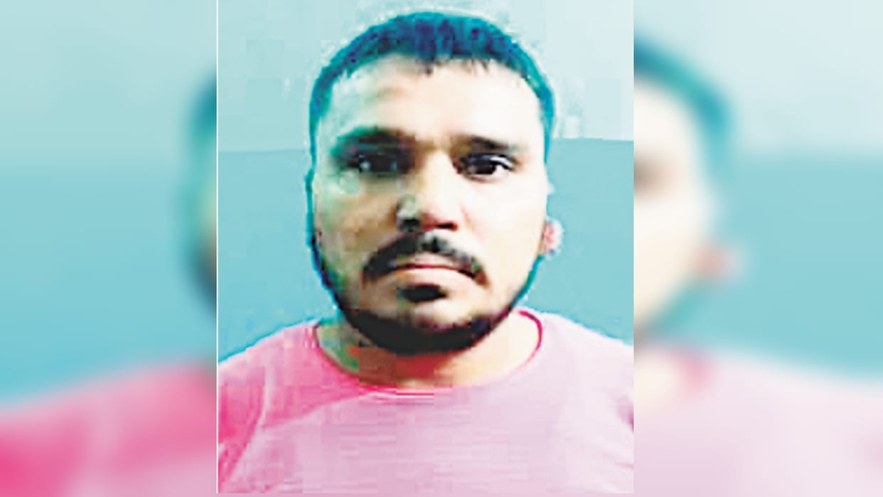 Crime news Meerut: man used to spend fake currency in fake market wearing police uniform, many traders fell victim