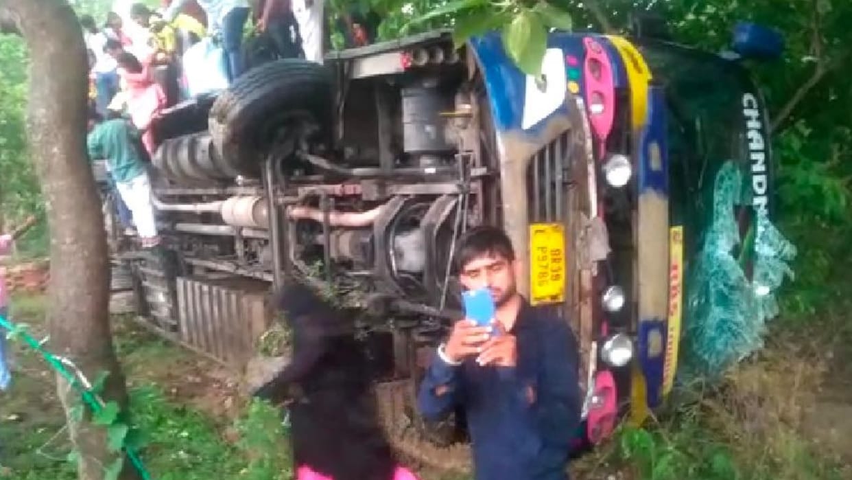 Many injured in a double decker bus accident in Ayodhya.
